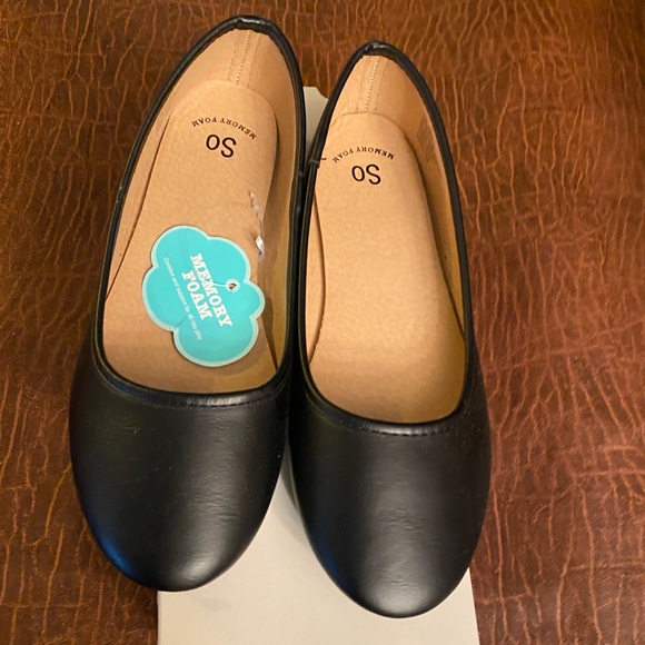 Black Women’s Flats - Picture 2 of 2